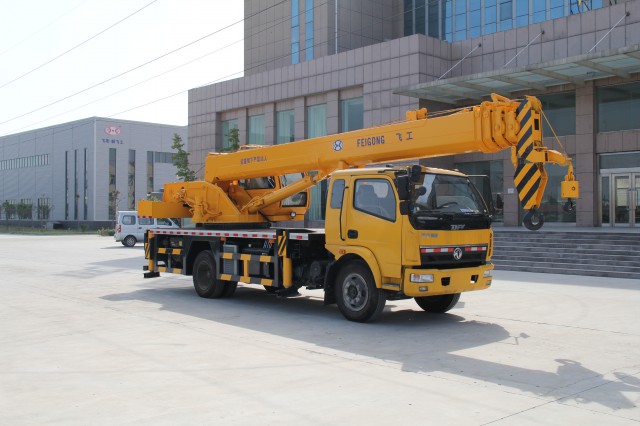 different types of cranes