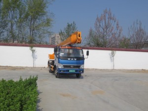 boom truck with trusses